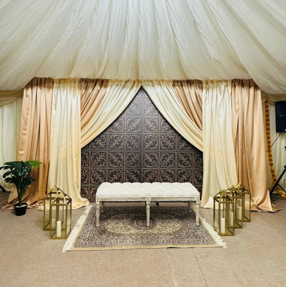 Luxury regal ornate tile backdrop